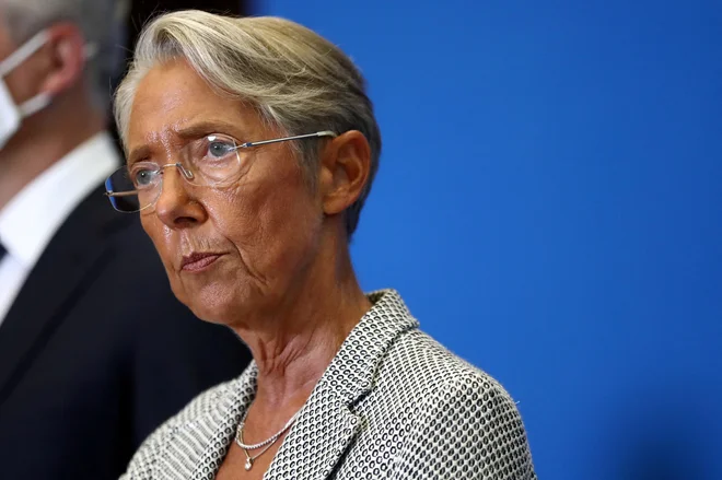 Pred Elisabeth Borne bo pomembna naloga priprav na parlamentarne volitve, ki bodo 12. in 19. junija. FOTO: Sarah Meyssonnier/Reuters
