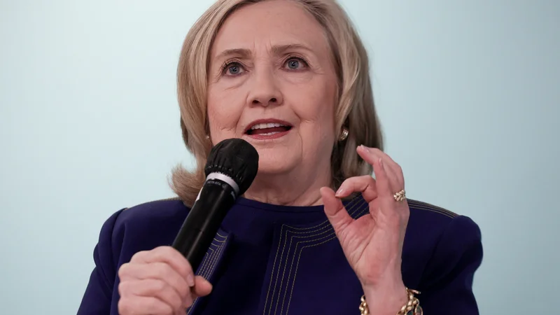 Fotografija: Obtožbe naj bi že onemogočale morebitno politično rehabilitacijo in sanje o ponovni kandidaturi Hillary Clinton. Foto Evelyn Hockstein/Reuters