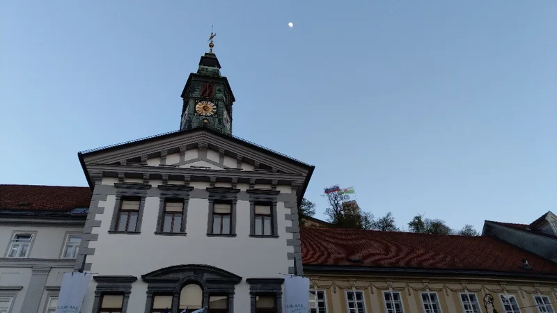 Fotografija: Majsko sejo mestnega sveta so zaključili v uri in pol. FOTO: Aleš Stergar