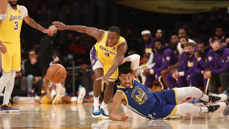 Rajon Rondo (v sredini) je sezono začel v dresu LA Lakers, nadaljeval pa v Clevelandu. FOTO: Kiyoshi Mio/USA Today Sports
