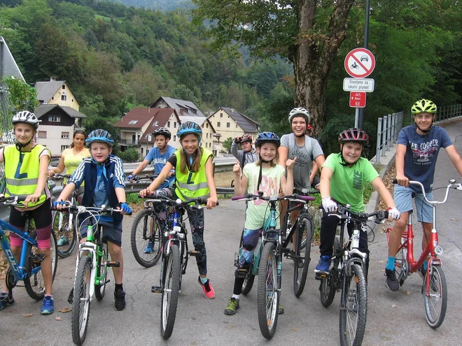 Varno kolesarim Spodnja Idrija. FOTO: Varno kolesarim
