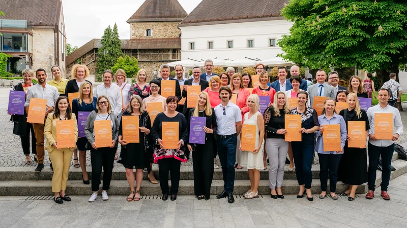 Fotografija: Na tokratni slavnostni podelitvi je certifikate prejelo 50 podjetij, od tega šest napredne. FOTO: Anže Vrabl