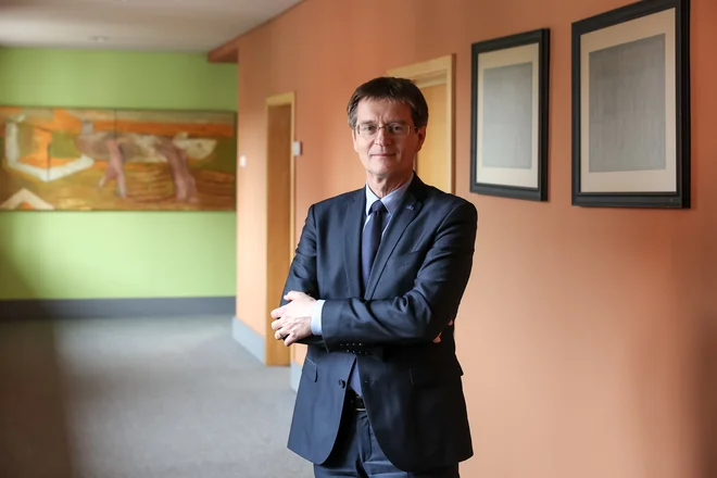 Naučili smo se, da tudi v 21. stoletju znanosti ni avtomatsko zagotovljeno zaupanje, kvečjemu nasprotno, opozarja sogovornik. FOTO: Črt Piksi
