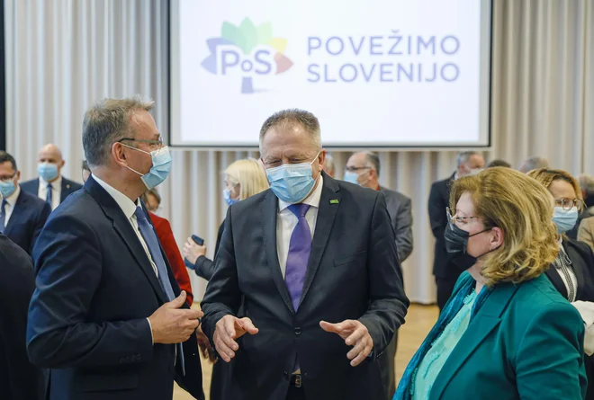 Stranka Naša dežela ni vstopila v koalicijo Povežimo Slovenijo zaradi njihovih internih težav, predvsem med Zdravkom Počivalškom in Marjanom Podobnikom.​ FOTO:&nbsp;Jože Suhadolnik/Delo
