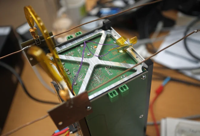 Mariborski satelit Trisat je že v orbiti, zdaj sestavljajo že nove. FOTO: Tadej Regent
