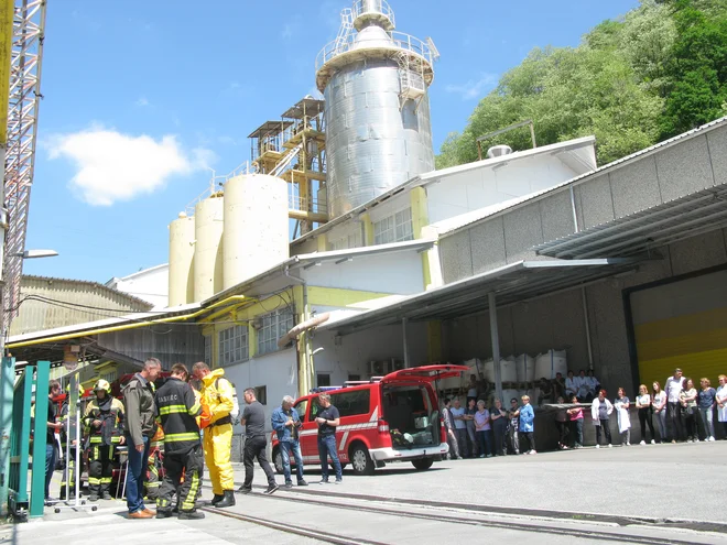 Človeški dejavnik je tudi v kemični industriji stalna grožnja ... FOTO: Polona Malovrh
