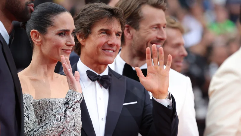 Fotografija: Jennifer Connelly in Tom Cruise sta pozdravila številne oboževalce. FOTO: Valery Hache AFP