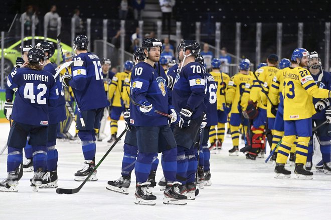 Finci so lahko le čestitali boljšim Švedom. FOTO: Heikki Saukkomaa/AFP
