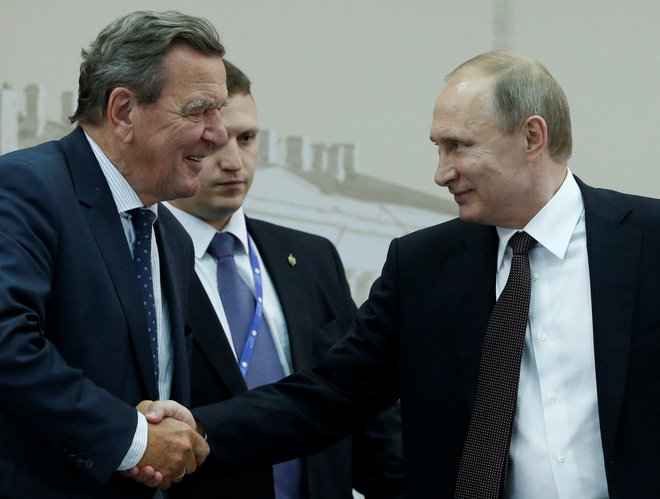 Gerhard Schröder ist seit mehr als zwei Jahrzehnten ein enger Freund und Fürsprecher des russischen Präsidenten.  Foto von Grigory Dukor/Reuters