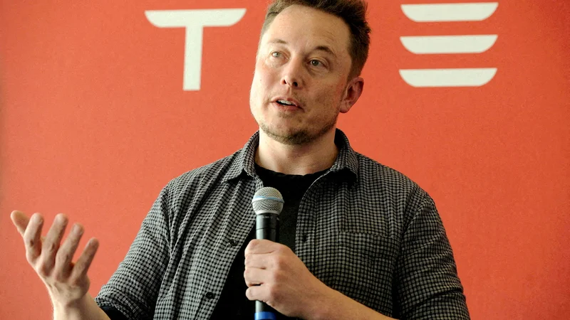 Fotografija: Tesla obenem ni padla z indeksa toliko zaradi same sebe, ampak zato, ker so druga podjetja v zadnjem letu dni bolj napredovala. FOTO: James Glover/Reuters