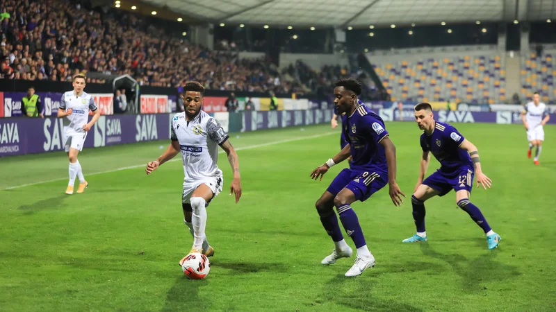 Fotografija: Maribor si je z remijem na zadnji medsebojni tekmi aprila v Ljudskem vrtu (1:1) priigral dodatno (virtualno) točko prednosti pred Koprčani v primeru, da bi moštvi sezono sklenili z istim številom točk. FOTO: Sandi Fišer/Mediaspeed
