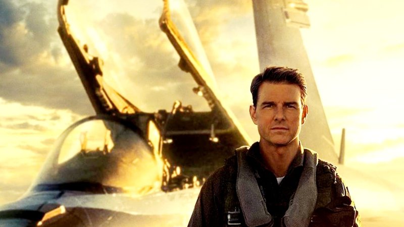 Fotografija: Tom Cruise si je po 36 letih spet nadel rjavi usnjeni prešiti jopič in raybanke ter se prelevil v vojaškega pilota vojne mornarice Peta Mitchella. Foto promocijsko gradivo
