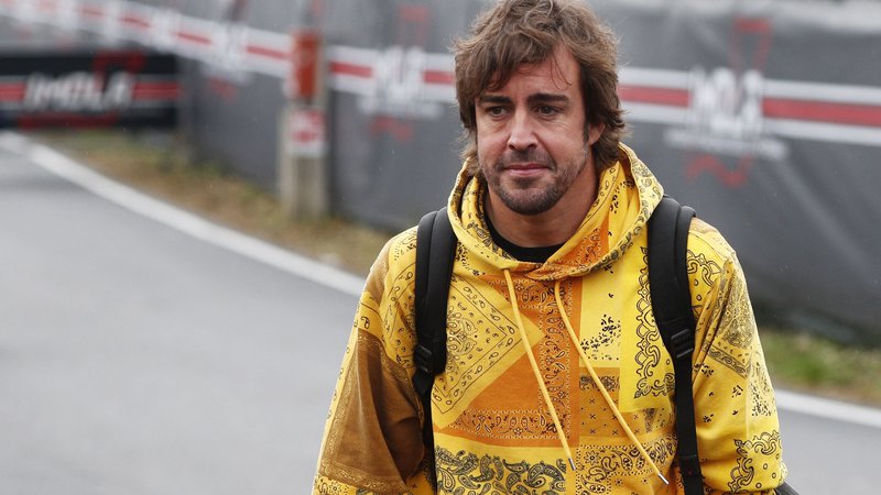 Fotografija: Fernando Alonso bi še dirkal. FOTO: Guglielmo Mangiapane/Reuters
