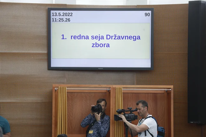 Nova koalicija se pri prevzemu oblasti sooča z velikimi in nepotrebnimi težavami, ki jih povzroča stara oblast. Foto Leon Vidic/Delo
