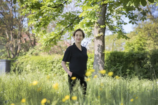 Jane Withers (na fotografiji) in Ria Hawthorn (na fotografiji) želita z izbranimi projekti delovati povezovalno in podpreti oblikovalce in mislece z Leon Vidic

&nbsp;
