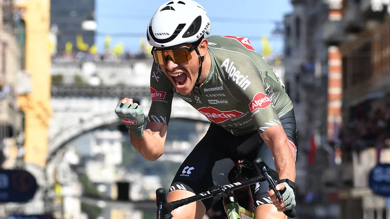 Fotografija: Stefano Oldani je v 12. etapi Gira vknjižil svojo prvo poklicno kolesarsko zmago. FOTO: Jennifer Lorenzini/Reuters