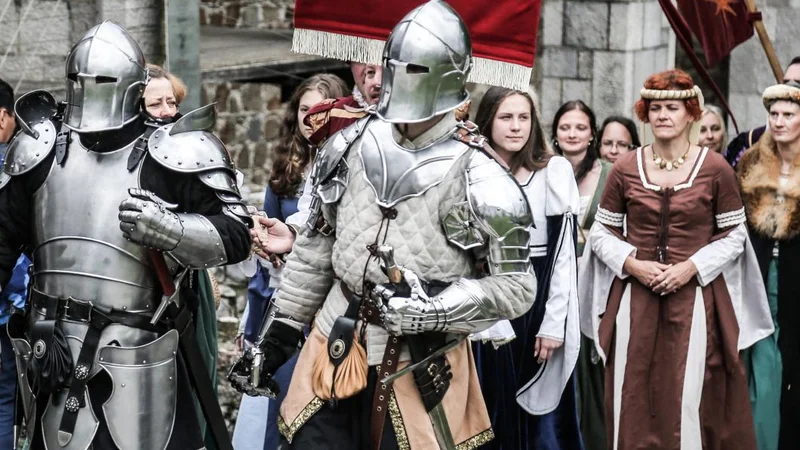 Fotografija: Vitezi v sijajnih oklepih so stalnica grajskih dnevov. Foto Miha Mally