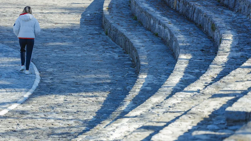 Fotografija: Sistemske definicije so se izognile dejanskem statusu velike množice ljudi. FOTO: Jože Suhadolnik
