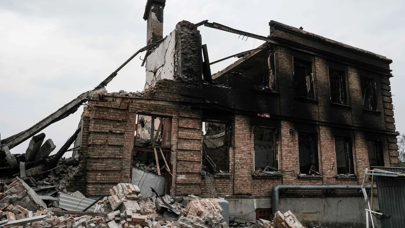 Ostanki šole v mestecu Bilogorivka na območju Luganska. FOTO: Yasuyoshi Chiba/AFP