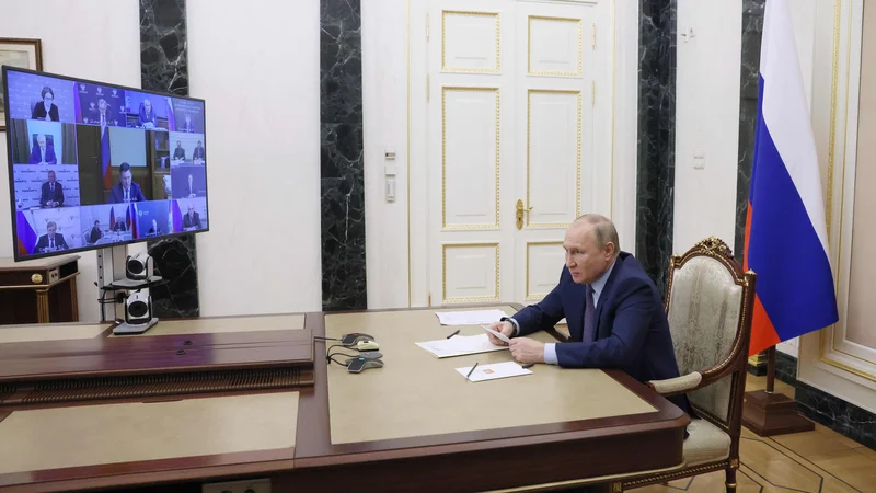 Fotografija: Bo Vladimir Putin kdaj stopil pred sodbo pravice? FOTO: Mihail Metzel/AFP
