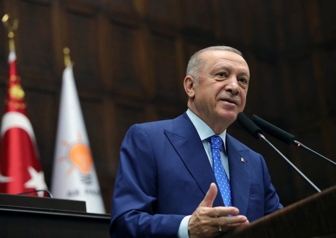 Recep Tayyip Erdoğan je napovedal, da bo v soboto govoril tudi z britanskim in finskim voditeljem. FOTO: Murat Cetinmuhurdar/Reuters
