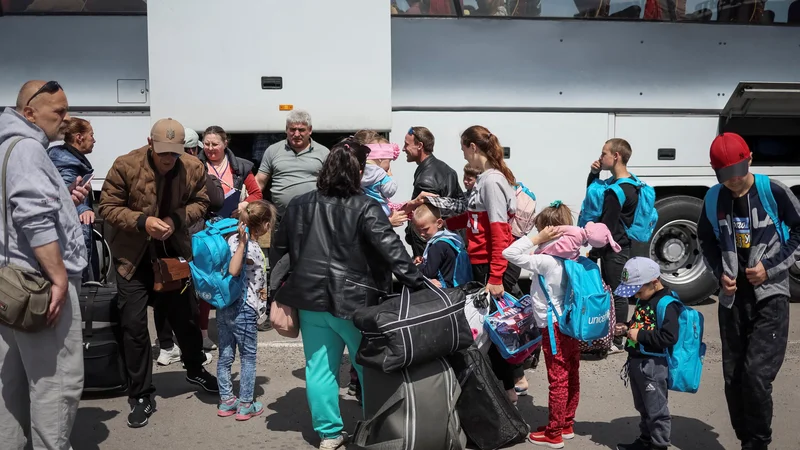 Fotografija: Velik razkorak je med tem, kaj država ukrajinskim beguncem obljublja, in tem, kako je v praksi, je kritična Irena Bačlija Brajnik. FOTO: Gleb Garanich/Reuters