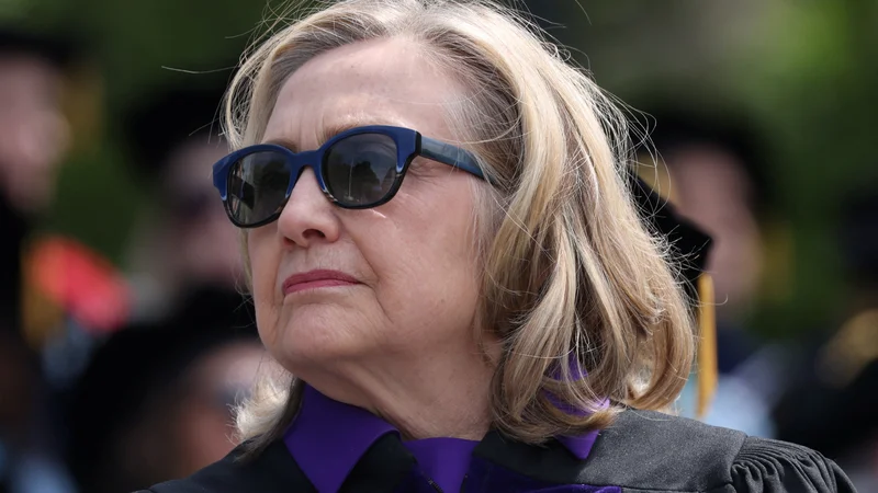 Fotografija: Nekdanji demokratski predsedniški kandidatki Hillary Rodham Clinton očitajo neiskrenost z daljnosežnimi posledicami,. Foto Andrew Kelly Reuters