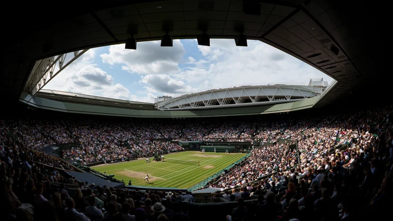 Fotografija: Zaradi odsotnosti ruskih in beloruskih teniških igralcev in igralk letošnji turnir v Wimbledonu ne bo prinašal točk na letvicah ATP in WTA. FOTO: Thomas Lovelock/Reuters