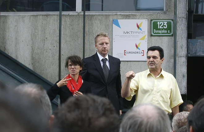 Ob protestnem shodu delavcev MKT Print leta 2009. FOTO: Blaž Samec/Delo
