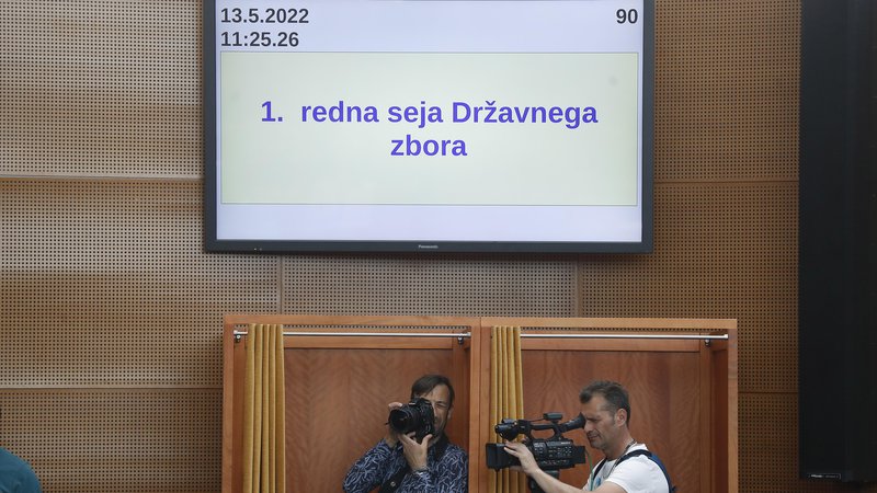 Fotografija:  Z zanimanjem smo pričakovali ta dan v parlamentu (na petek, 13. maja) in izpolnila so se pričakovanja tako po vsebini, procesnosti in lucidnosti. Foto Leon Vidic/Delo
