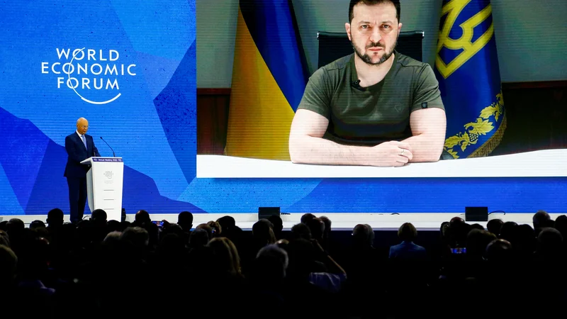 Fotografija: Govor ukrajinskega predsednika Volodimirja Zelenskega je bil vrhunec letošnjega svetovnega gospodarskega foruma. FOTO: Arnd Wiegmann/Reuters