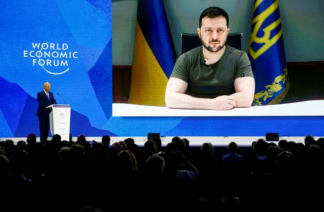 Govor ukrajinskega predsednika Volodimirja Zelenskega je bil vrhunec letošnjega svetovnega gospodarskega foruma. FOTO: Arnd Wiegmann/Reuters
