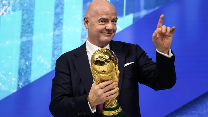 Fotografija: Gianni Infantino med nagovorom zbranih v Davosu. FOTO: Fabrice Coffrini/AFP