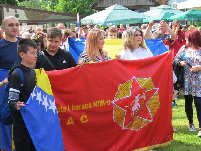 Mladi antifašisti iz Bihača. FOTO: Bojan Rajšek/Delo
