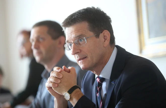 Izvolitev Zdravka Kačiča na današnjem glasovanju je bila le formalnost, saj je bil edini kandidat. FOTO: Tadej Regent/Delo
