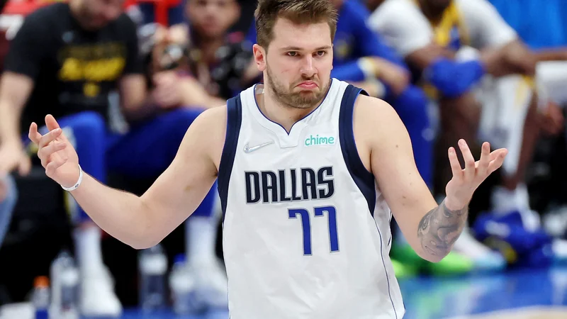 Fotografija: Luka Dončić po enem od zadetih košev. FOTO: Kevin Jairaj/Usa Today Sports
