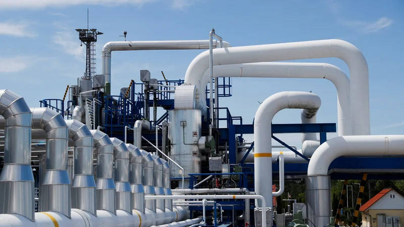 Fotografija: Po podatkih spletnega portala Gas infrastructure Europe se plinska skladišča v Evropi letos polnijo bistveno hitreje kot lani. FOTO: Bernadett Szabo/Reuters