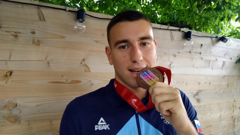 Fotografija: Patrik Divković se je z evropskega prvenstva olimpijskega združenja WT v Manchestru vrnil z bronasto kolajno. FOTO: Miha Šimnovec