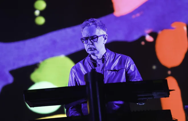 Andrew Fletcher in Depeche Mode v dvorani Stožice leta 2017. FOTO: Jože Suhadolnik/Delo
