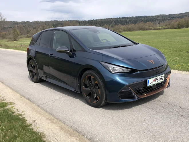 Cupra born je zanimiv avtomobil, vendar je za množičnost predrag. Fotografiji Aljaž Vrabec
