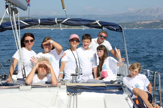 Ekipa z OŠ Brežice na jadranju, ki ponavadi poteka tretji teden v septembru. FOTO: osebni arhiv
