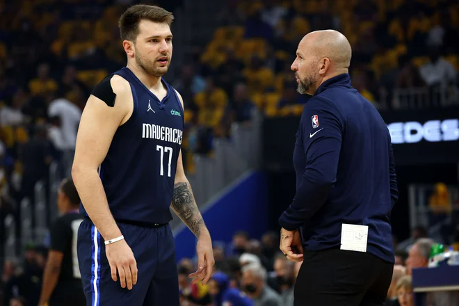 Trener Dallasa Jason Kidd in Luka Dončić sta se ujela v prvi skupni sezoni. FOTO: Harry How/AFP
