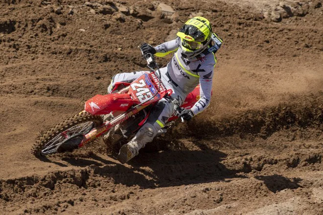 Tim Gajser prefere correr em pista dura do que na areia.  FOTO: Honda Racing