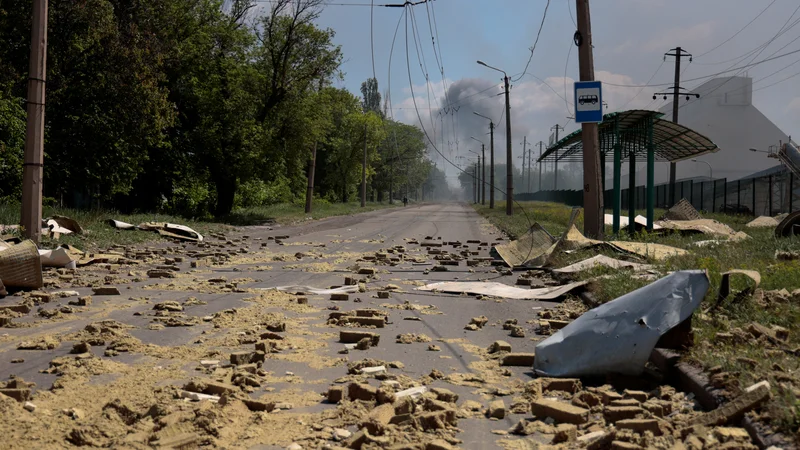 Fotografija: Uničenje po ruskem napadu v Bakmutu na območju Donecka. FOTO: Sergii Nužnenko/Reuters