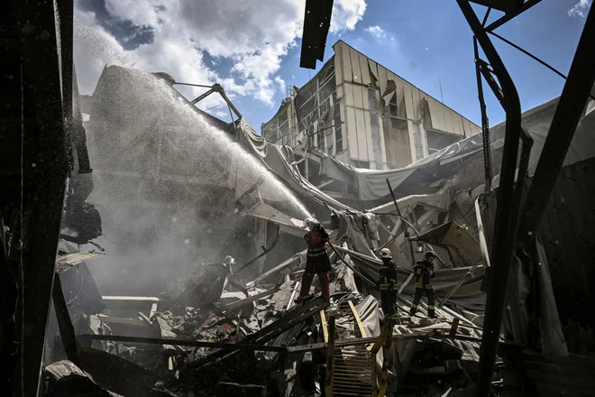 Uničenje Donbasa. FOTO: Aris Messinis/AFP
