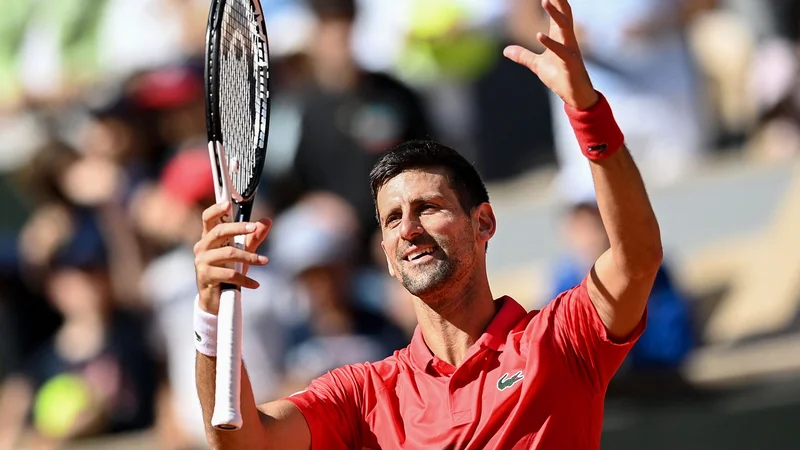 Fotografija: Novak Đoković (na fotografiji) proslavlja zmago proti Aljažu Bedenetu. FOTO: Christophe Archambault/AFP