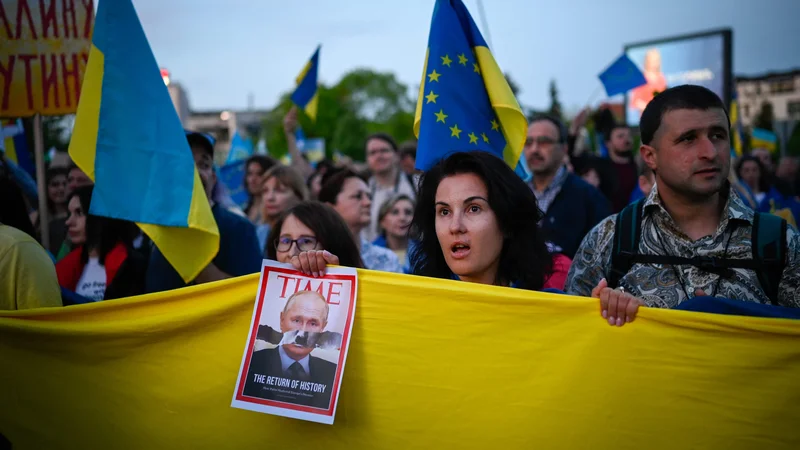 Fotografija: Pot do polnopravnega članstva Ukrajine v EU bo še dolga in trnova. FOTO: Nikolay Doychinov/Afp
