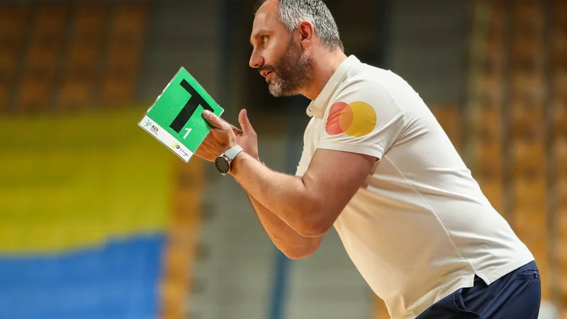 Fotografija: Alem Toskić (na fotografiji) je z varovanci državno krono potrdil z visoko zmago v domači dvorani.