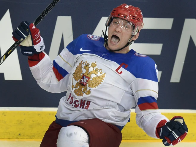 Vodilni ruski hokejski zvezdnik Aleksandr Ovečkin mora v teh dneh prisilno počivati. FOTO: Aleksandr Nemenov/AFP
