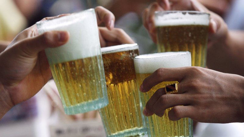 Fotografija: pitje brezalkoholnega piva znova in znova po napornem ali dolgem treningu ne bo škodilo ... FOTO: Arhiv Polet/Kham Reuters Pictures
